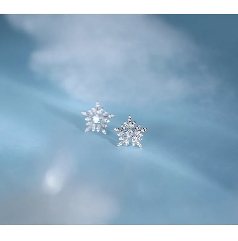 925 Sterling Silver Korean Version Simple Snowflake Stud Earrings Women Crystal Light Luxury Jewelry Gift