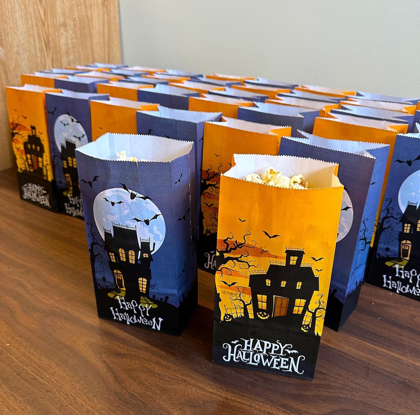 Halloween Treat Paper Bags, 40-Pack 2 Designs Trick or Treat Party Favor Goodie Snack Sacks Candy, Popcorn, Gifts, Cookies
