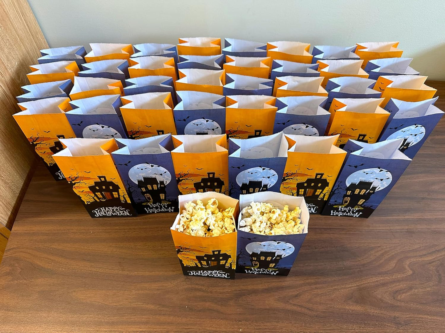 Halloween Treat Paper Bags, 40-Pack 2 Designs Trick or Treat Party Favor Goodie Snack Sacks Candy, Popcorn, Gifts, Cookies