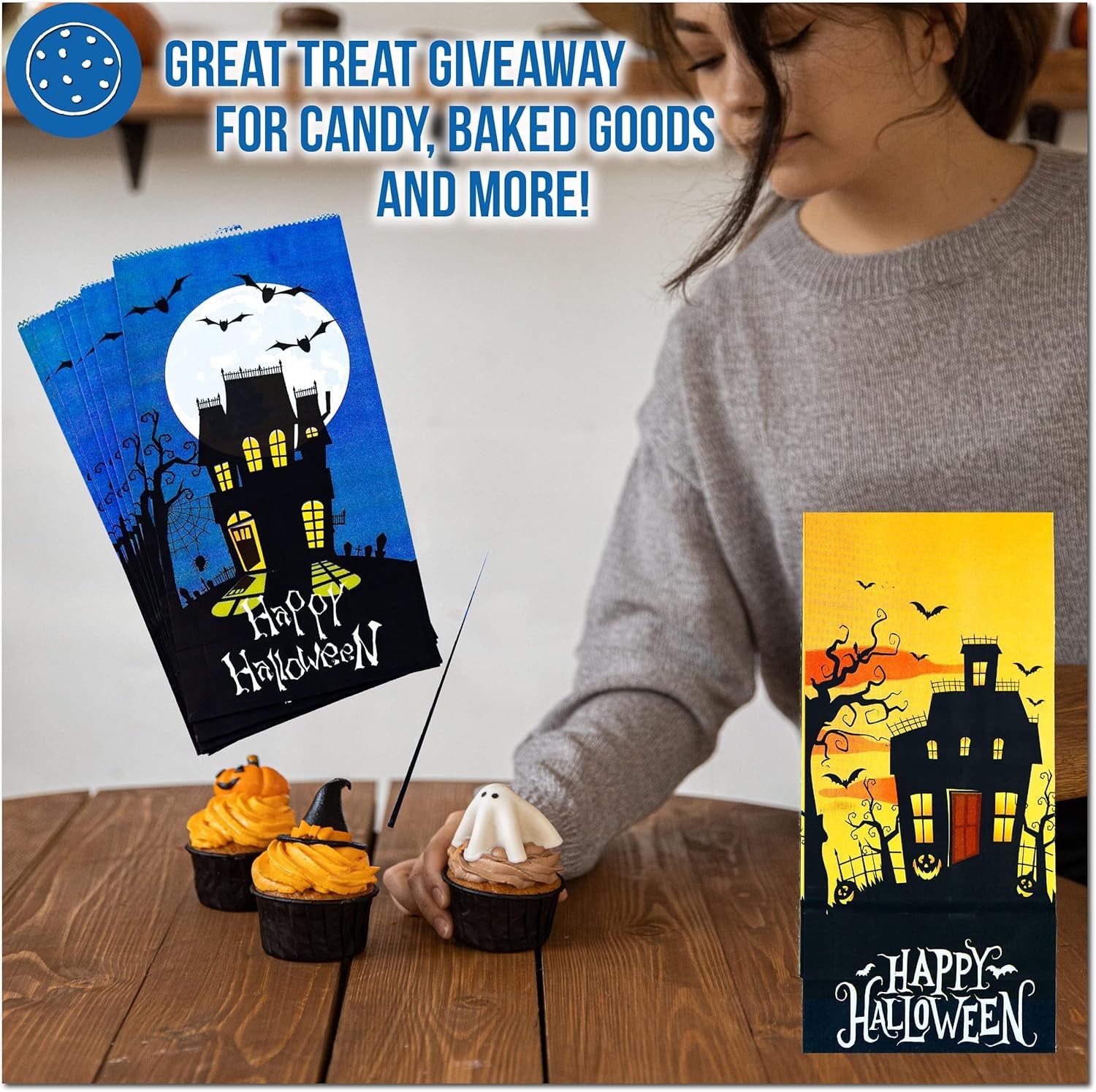 Halloween Treat Paper Bags, 40-Pack 2 Designs Trick or Treat Party Favor Goodie Snack Sacks Candy, Popcorn, Gifts, Cookies